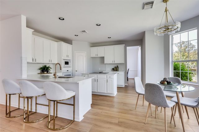 5221 Austral LOOP, Austin, TX 78739