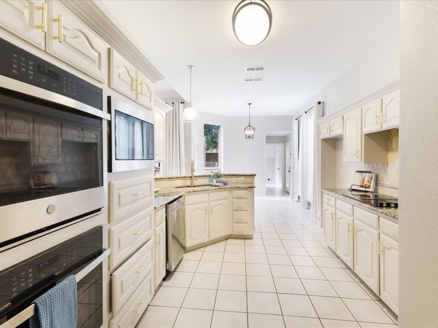 6207 Millwood Court, Arlington, TX 76016