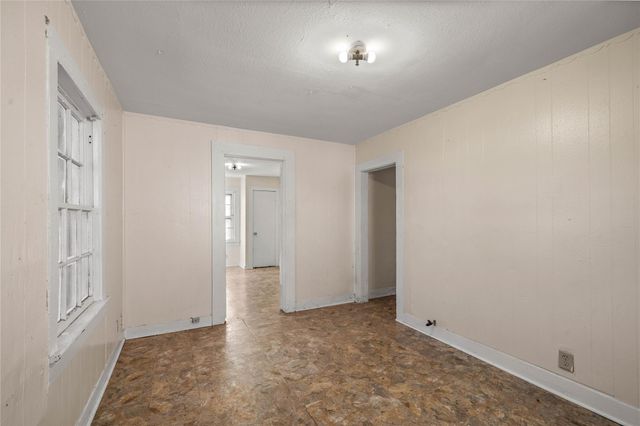 925 4th Avenue N, Texas City, TX 77590