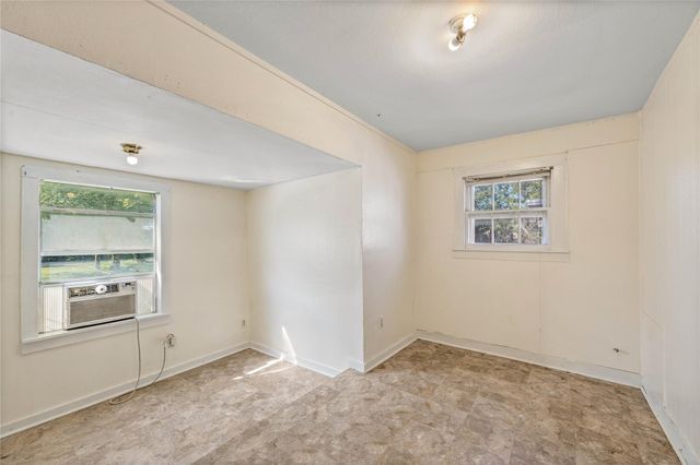 925 4th Avenue N, Texas City, TX 77590