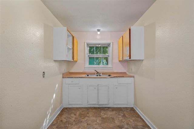 925 4th Avenue N, Texas City, TX 77590