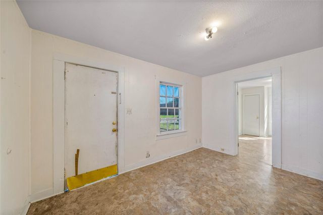 925 4th Avenue N, Texas City, TX 77590