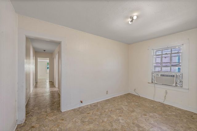 925 4th Avenue N, Texas City, TX 77590