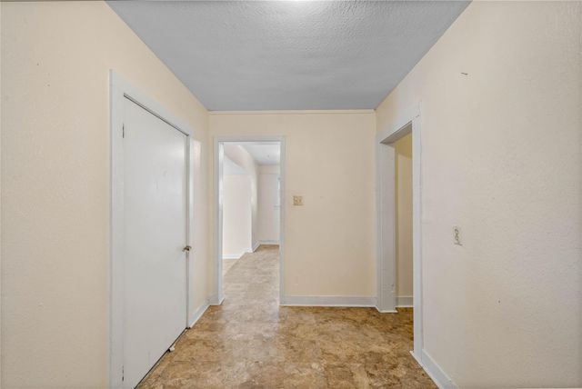 925 4th Avenue N, Texas City, TX 77590