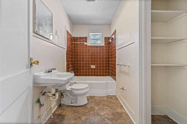 925 4th Avenue N, Texas City, TX 77590
