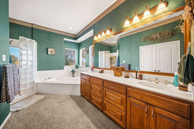 601 Zmolek Road, Ennis, TX 75119