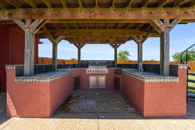 601 Zmolek Road, Ennis, TX 75119