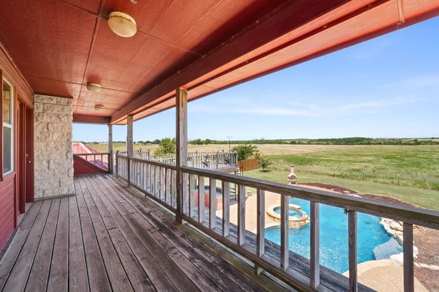 601 Zmolek Road, Ennis, TX 75119