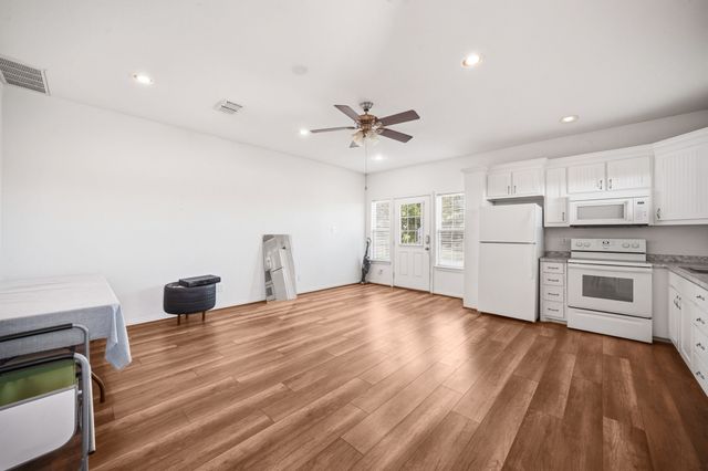 601 Zmolek Road, Ennis, TX 75119