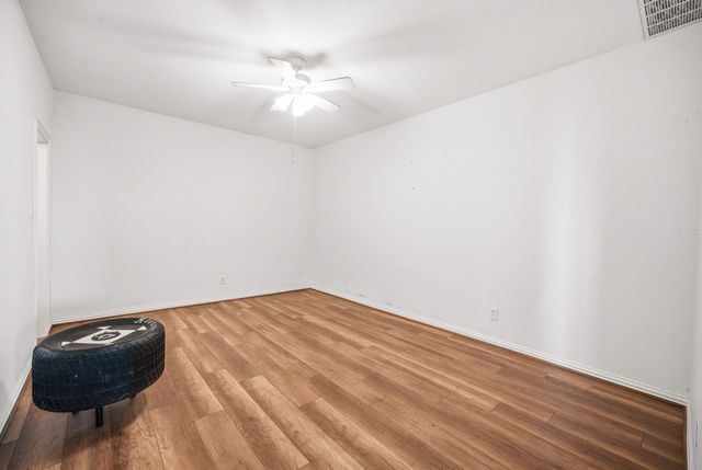 601 Zmolek Road, Ennis, TX 75119