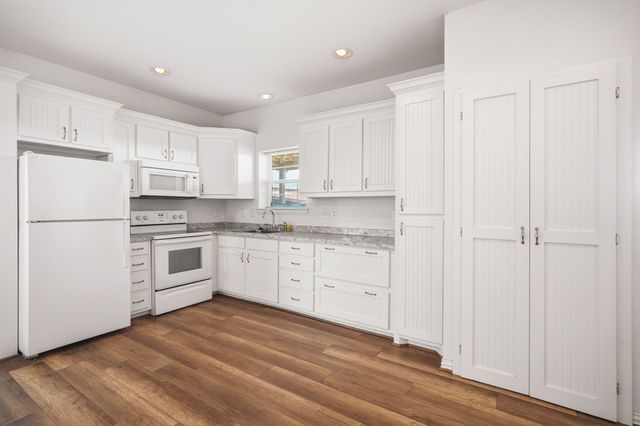 601 Zmolek Road, Ennis, TX 75119