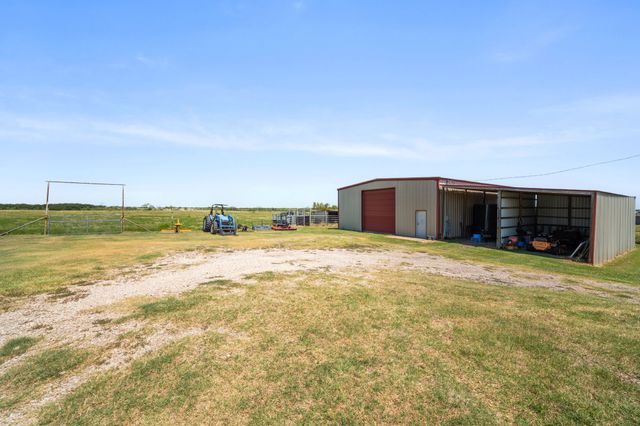 601 Zmolek Road, Ennis, TX 75119