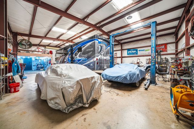 601 Zmolek Road, Ennis, TX 75119