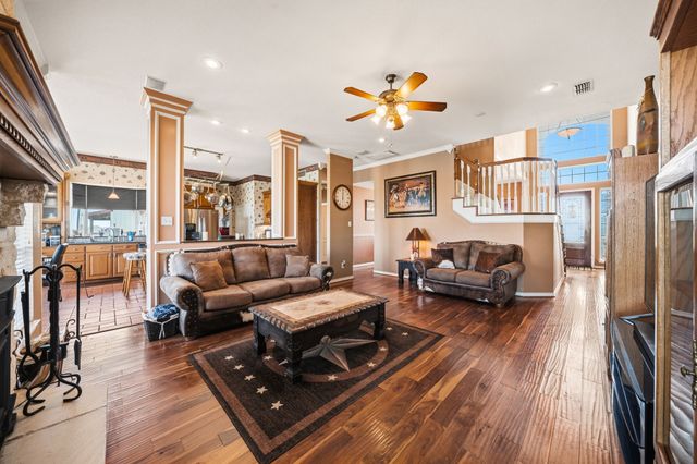 601 Zmolek Road, Ennis, TX 75119