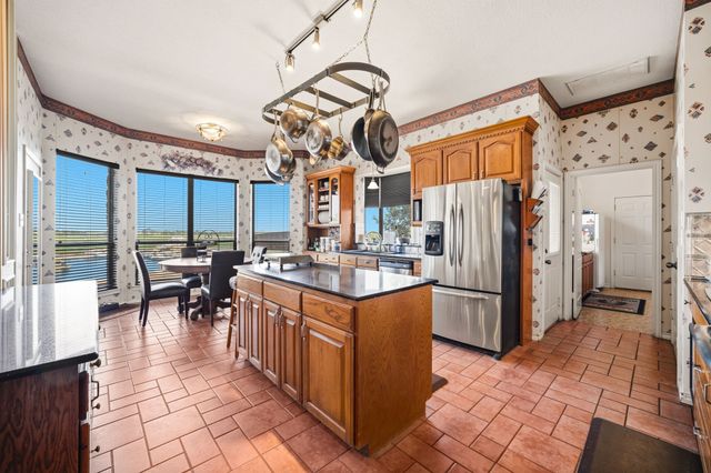 601 Zmolek Road, Ennis, TX 75119