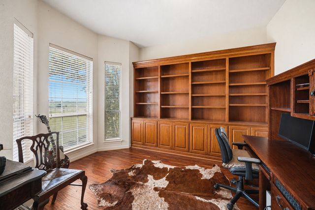 601 Zmolek Road, Ennis, TX 75119