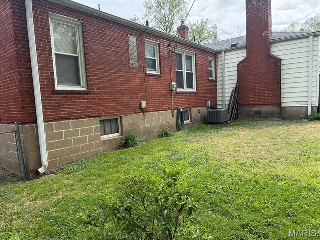 8805 Greenbrook Drive, St Louis, MO 63136