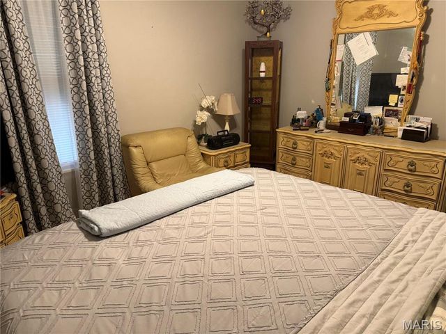 8805 Greenbrook Drive, St Louis, MO 63136