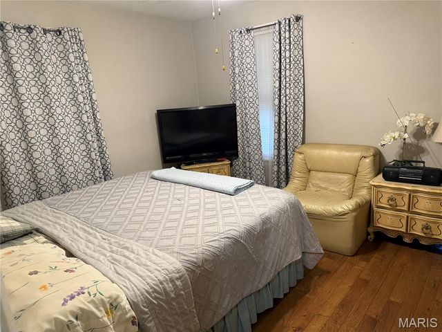 8805 Greenbrook Drive, St Louis, MO 63136