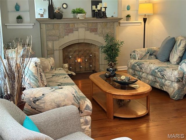 8805 Greenbrook Drive, St Louis, MO 63136
