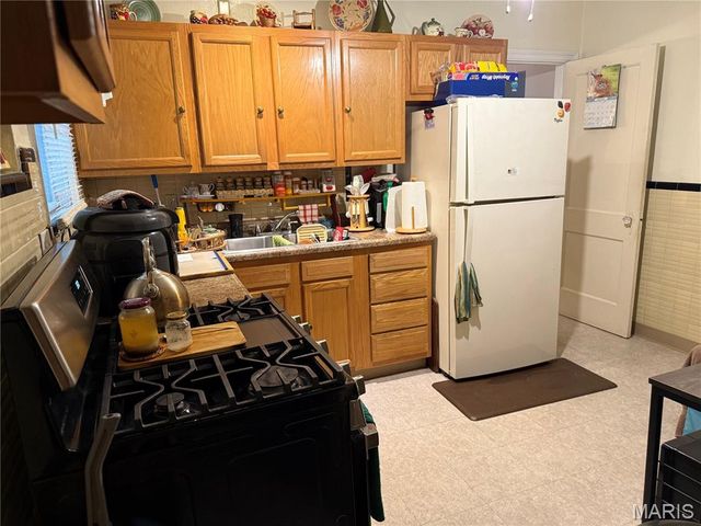 8805 Greenbrook Drive, St Louis, MO 63136