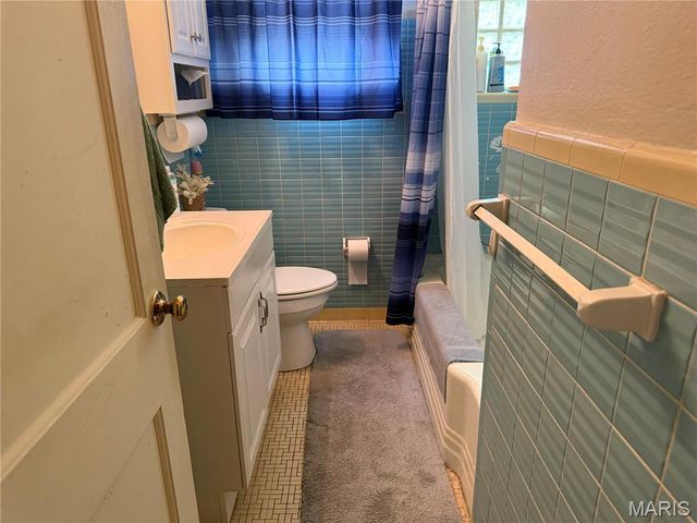 8805 Greenbrook Drive, St Louis, MO 63136