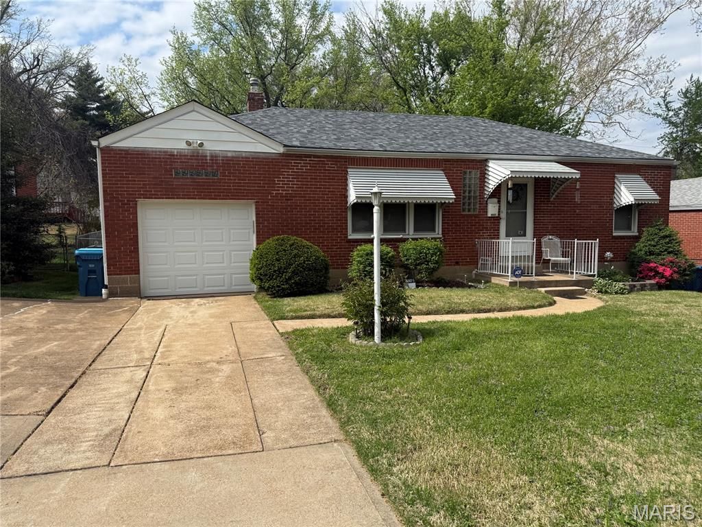 8805 Greenbrook Drive, St Louis, MO 63136
