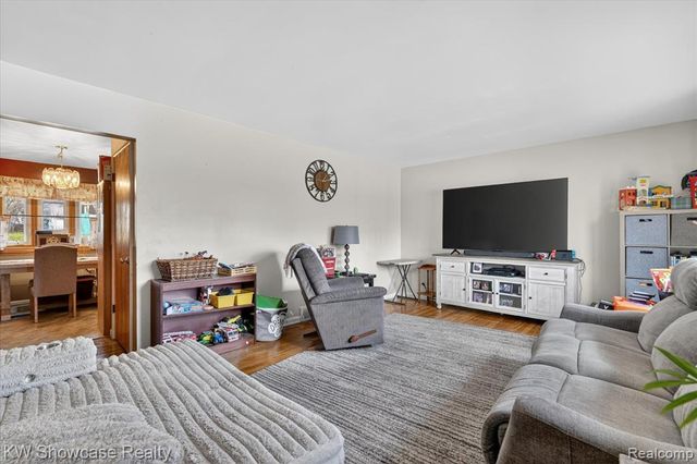 3762 Lakewood Drive, Waterford, MI 48329