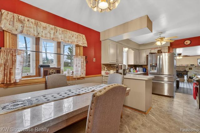 3762 Lakewood Drive, Waterford, MI 48329