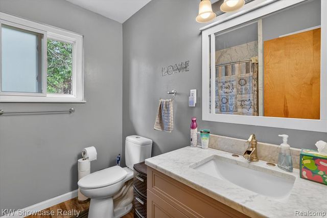 3762 Lakewood Drive, Waterford, MI 48329