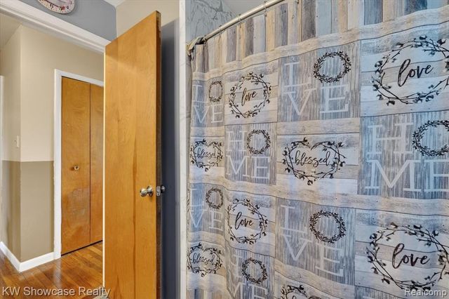 3762 Lakewood Drive, Waterford, MI 48329