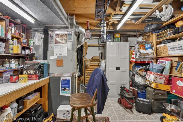 3762 Lakewood Drive, Waterford, MI 48329