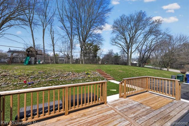 3762 Lakewood Drive, Waterford, MI 48329