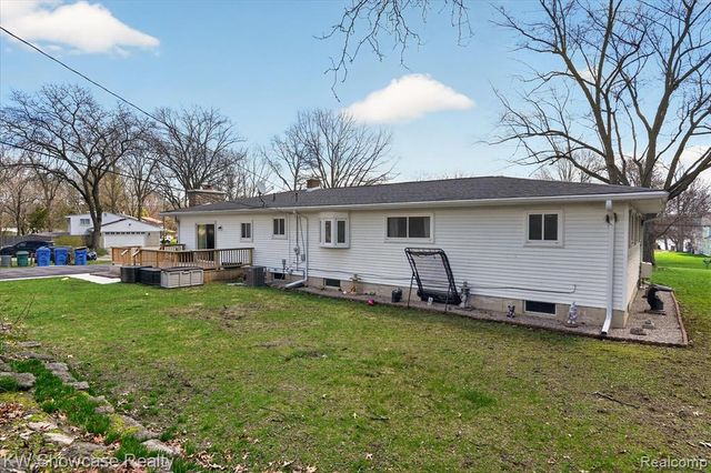 3762 Lakewood Drive, Waterford, MI 48329