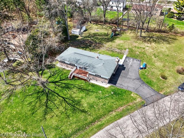 3762 Lakewood Drive, Waterford, MI 48329