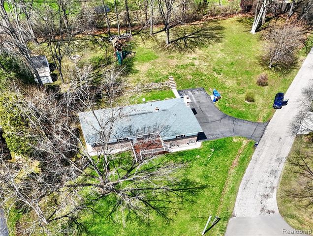 3762 Lakewood Drive, Waterford, MI 48329