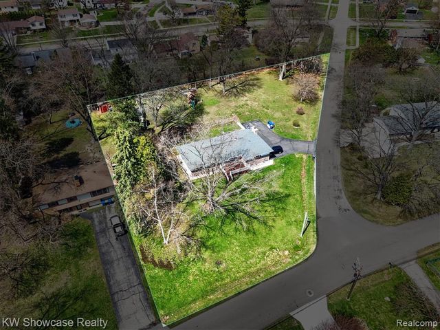 3762 Lakewood Drive, Waterford, MI 48329