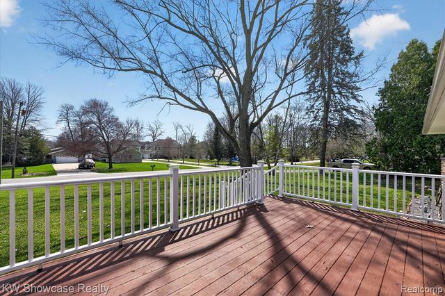 3762 Lakewood Drive, Waterford, MI 48329