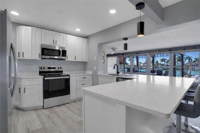 11800 6TH STREET E, Treasure Island, FL 33706