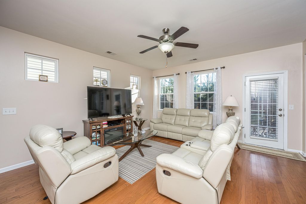 Image 6 of property listing at 137 Radtko Road, Summerville, SC 29486