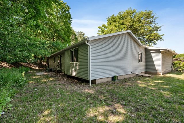 2975 Englewood Avenue, Grand Rapids, MI 49508