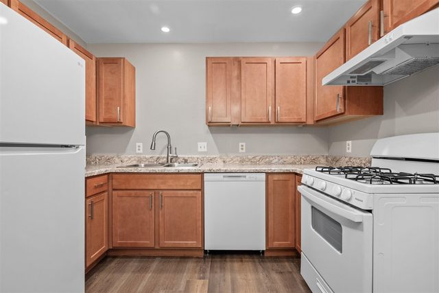 2975 Englewood Avenue, Grand Rapids, MI 49508