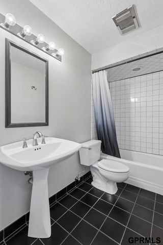 22722 Southshore Drive, Waterloo, NE 68069