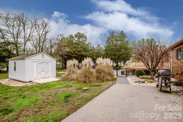 140 Della Drive, Statesville, NC 28625