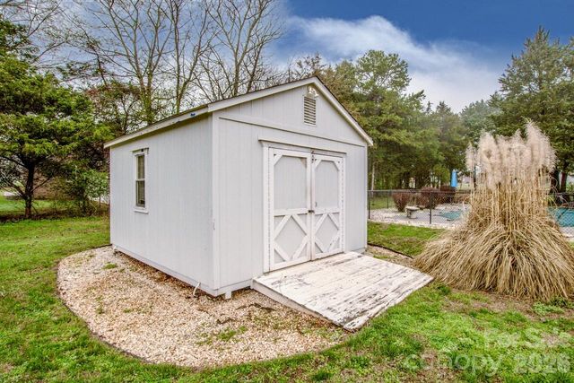 140 Della Drive, Statesville, NC 28625