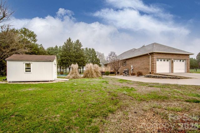 140 Della Drive, Statesville, NC 28625