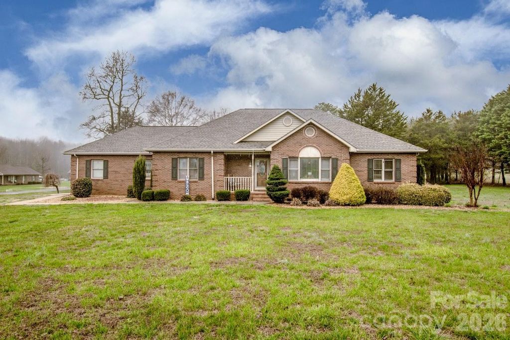 140 Della Drive, Statesville, NC 28625