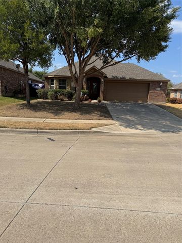 8772 Regal Royale Drive, Fort Worth, TX 76108