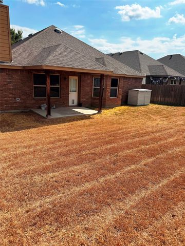 8772 Regal Royale Drive, Fort Worth, TX 76108