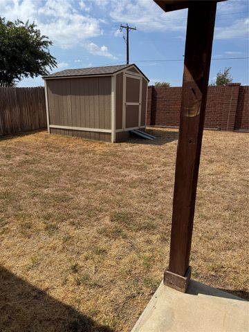 8772 Regal Royale Drive, Fort Worth, TX 76108